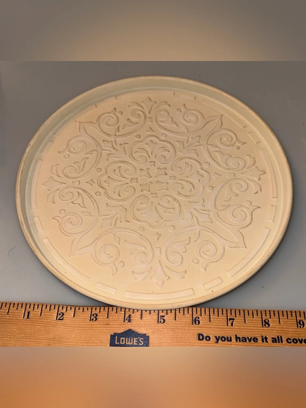 Source Unknown Beige Decorative Round Trivet/Placemat metal